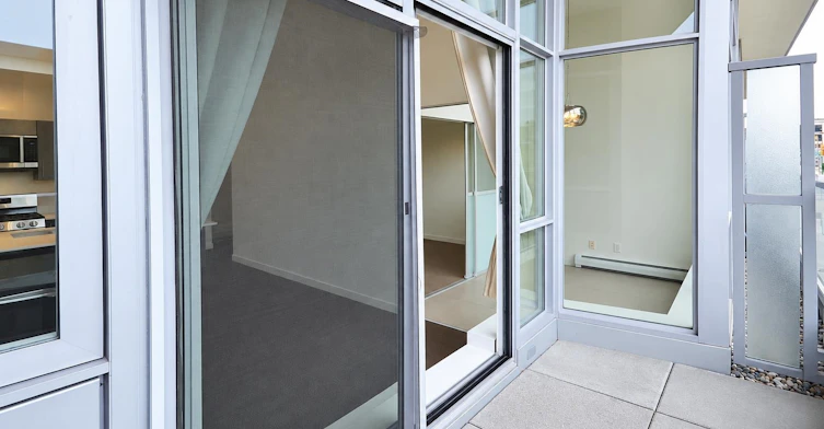 205-1708 Columbia Street, Vancouver, BC, V5Y 0H7 - 11