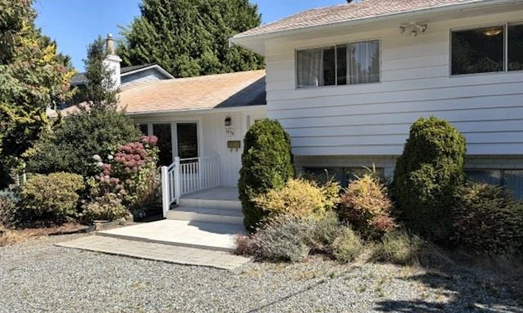 1074 Bayview Drive
