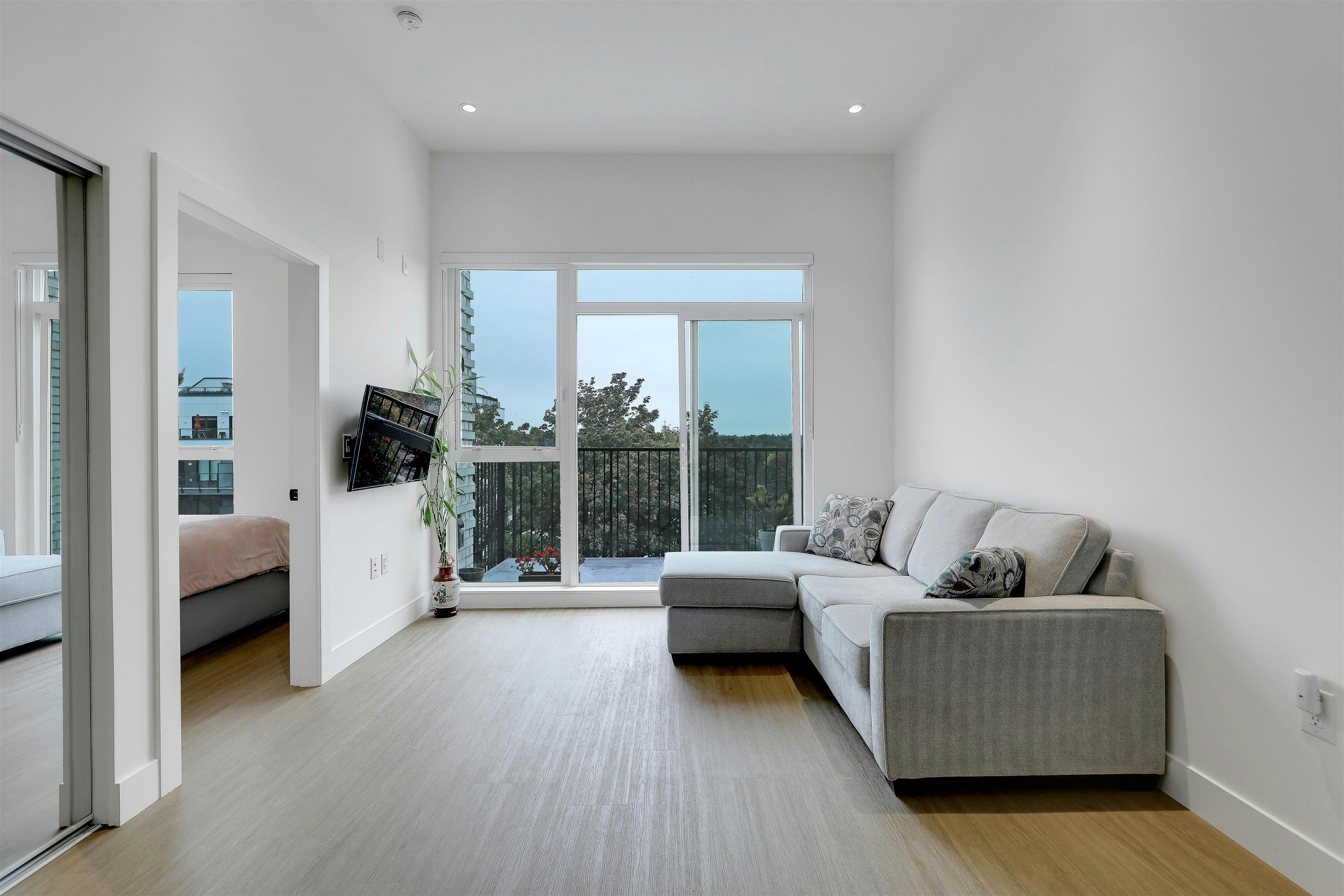 604-2235 Broadway - 2