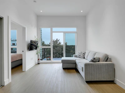 604-2235 Broadway - 2