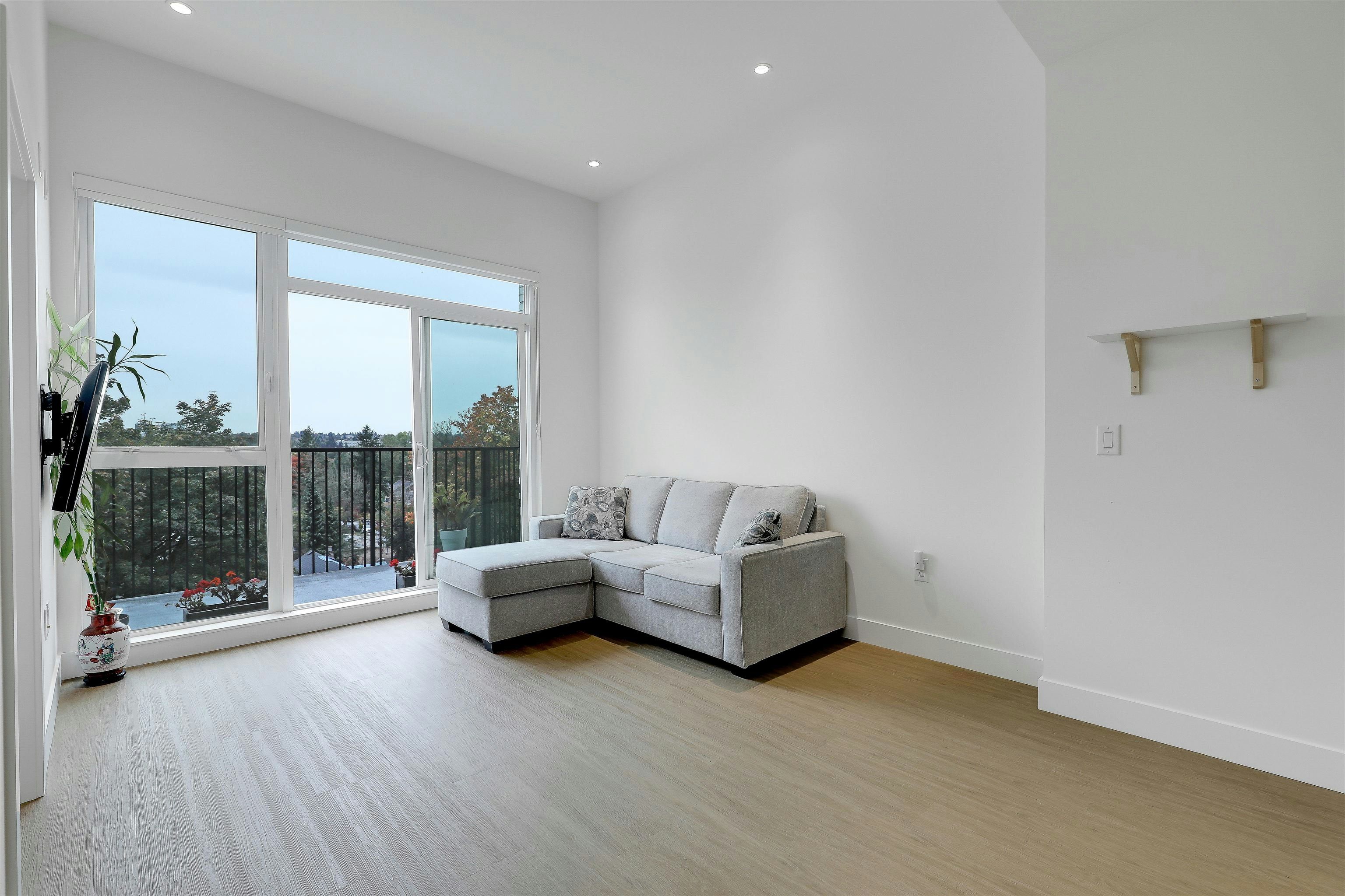 604-2235 Broadway - 3