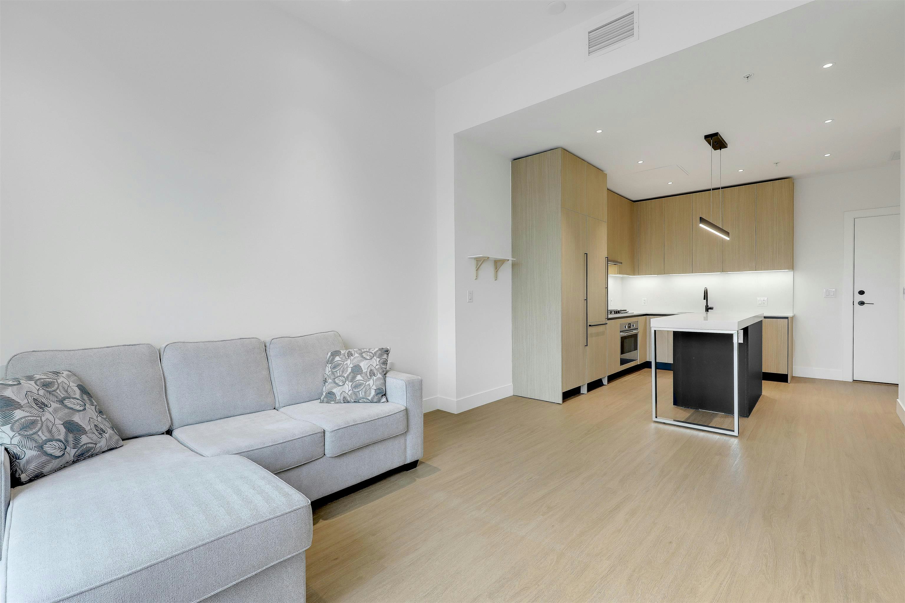 604-2235 Broadway - 5