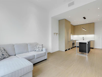 604-2235 Broadway - 5