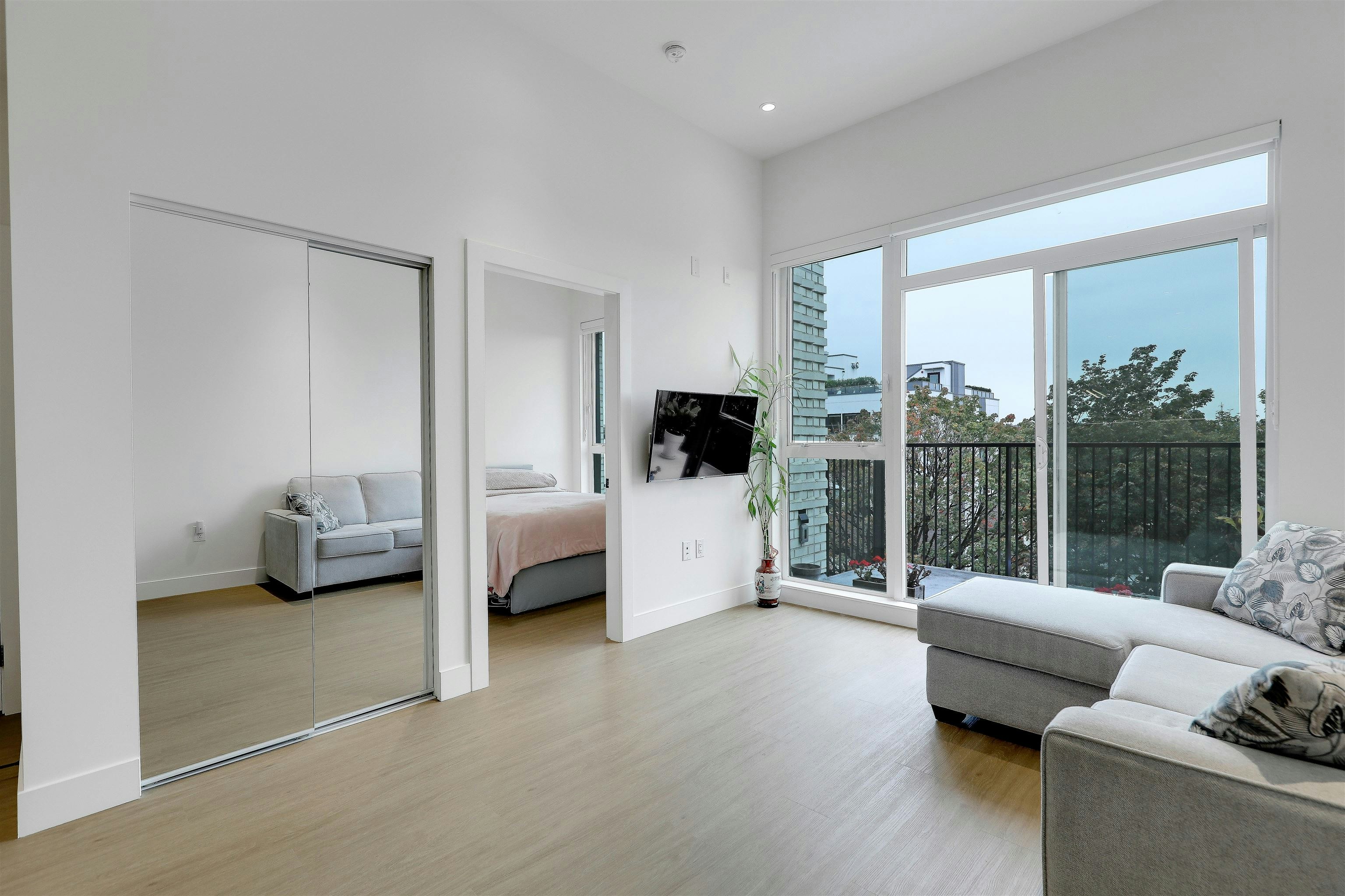 604-2235 Broadway, Vancouver, BC, V5N 0J5