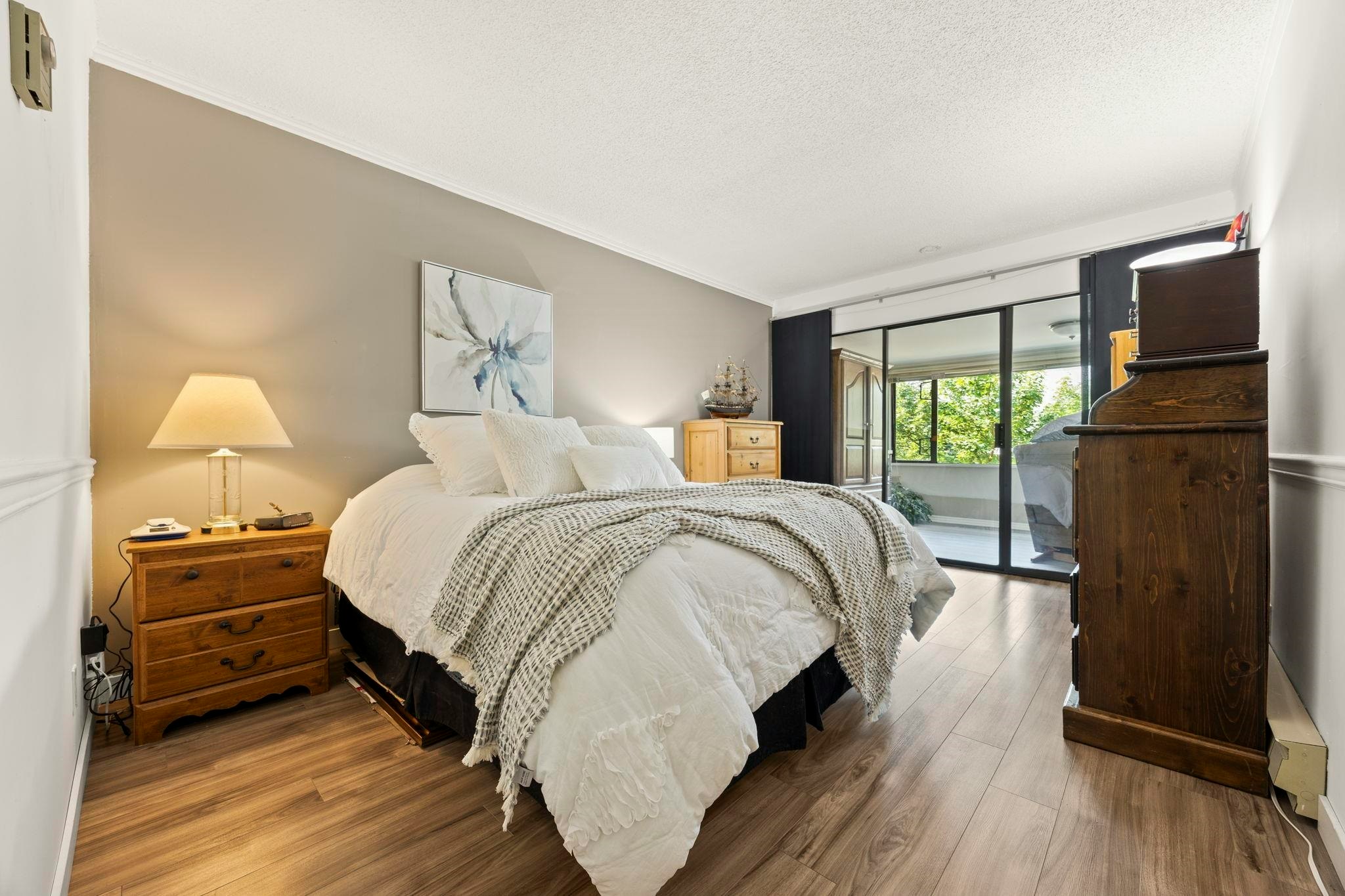 212-15313 19 Avenue, Surrey, BC, V4A 1X6 - 15