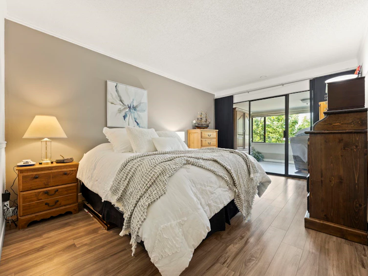 212-15313 19 Avenue, Surrey, BC, V4A 1X6 - 15
