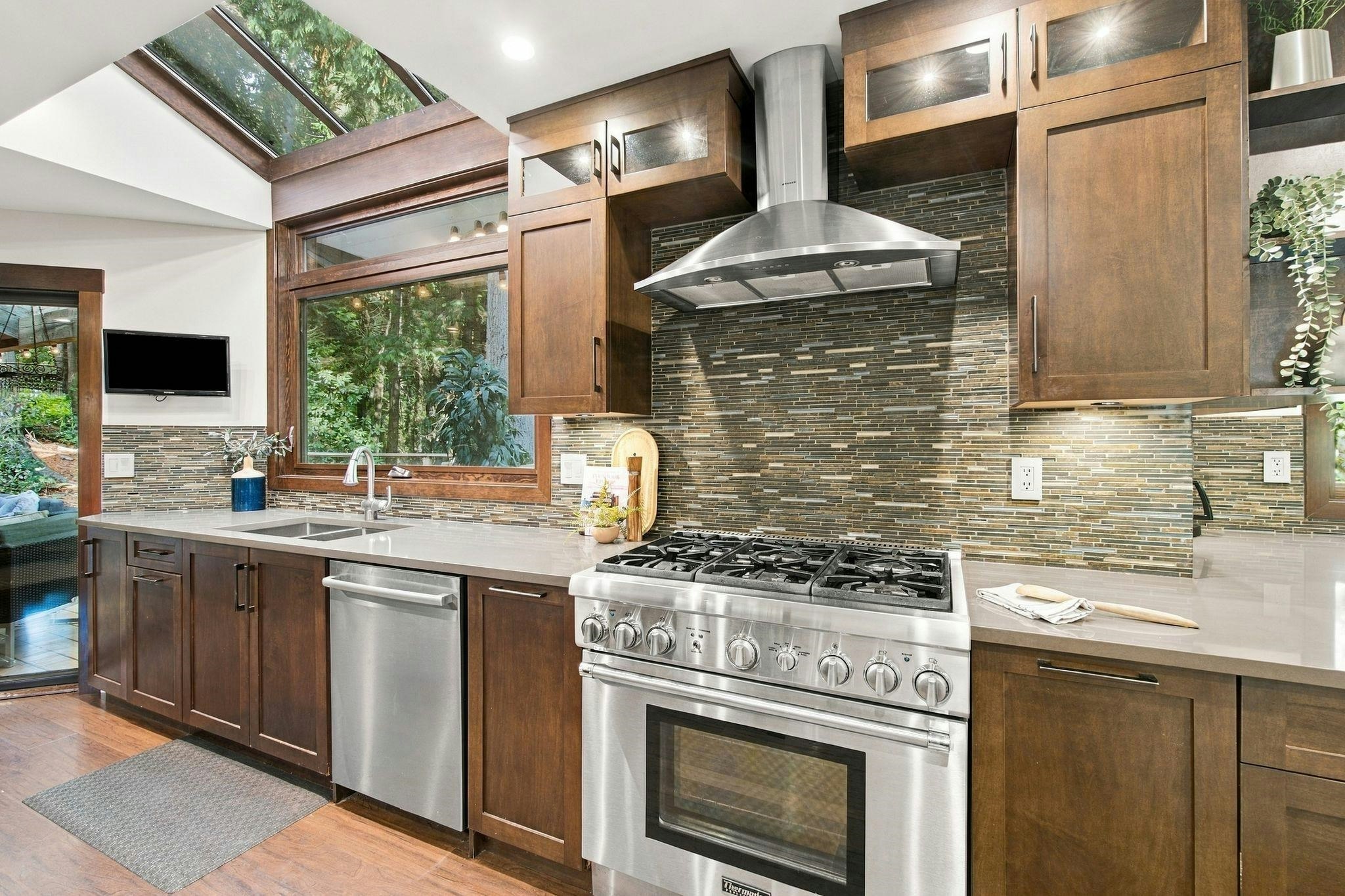 1383 Charter Hill Drive, Coquitlam, BC, V3E 1P1 - 6