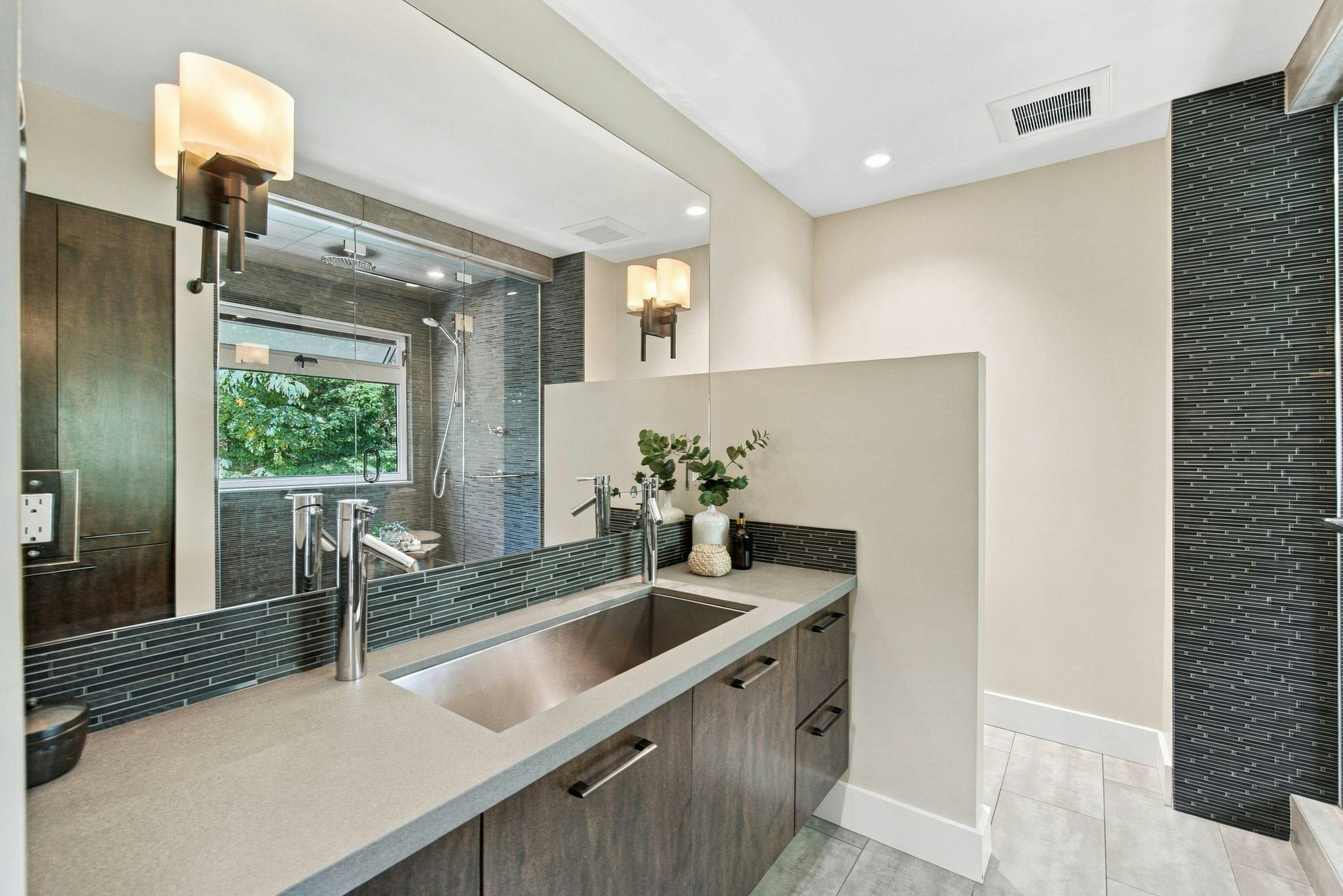 1383 Charter Hill Drive, Coquitlam, BC, V3E 1P1 - 17