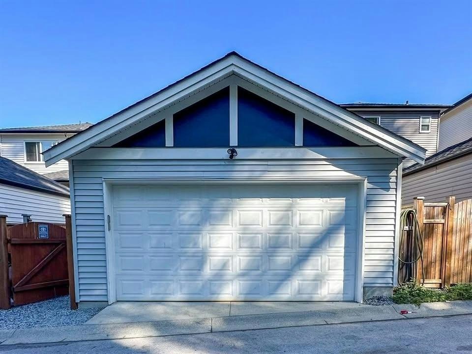 24302 101a Avenue, Maple Ridge, BC, V2W 0A7 - 23