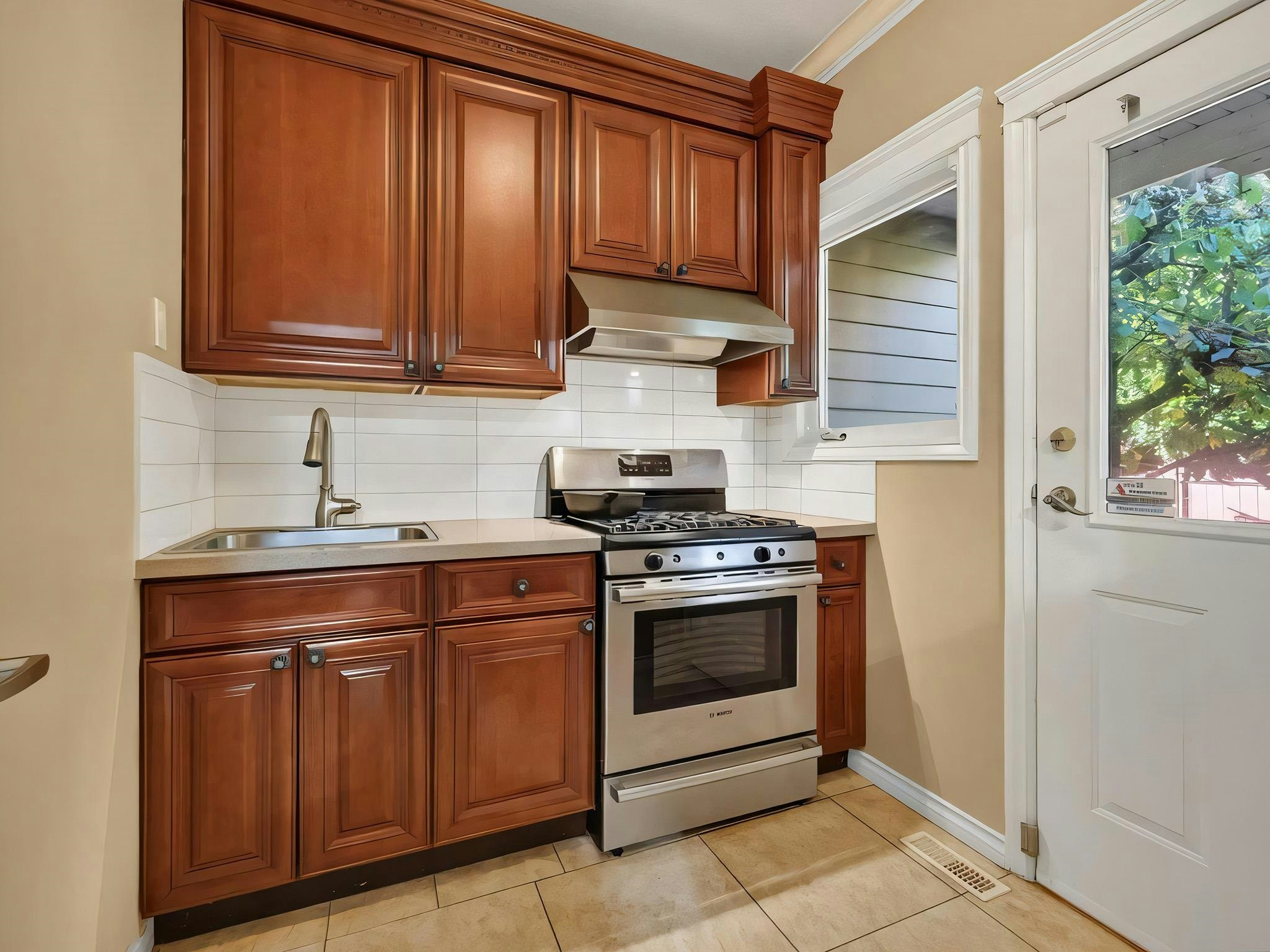 15775 39a Avenue, Surrey, BC, V3S 0L1 - 15