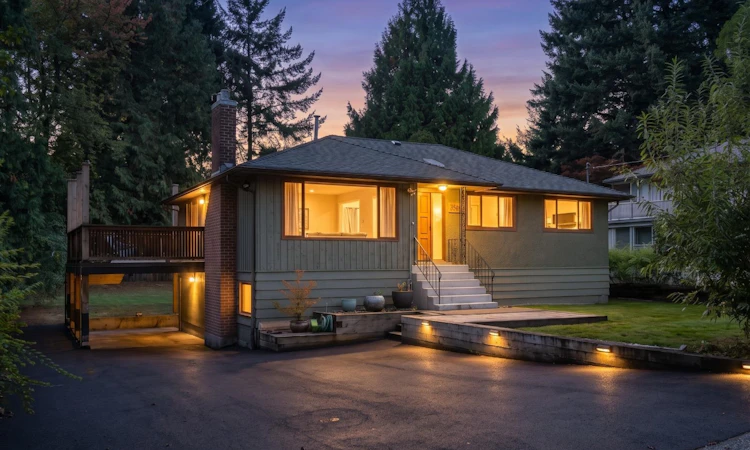 1561 Merlynn Crescent