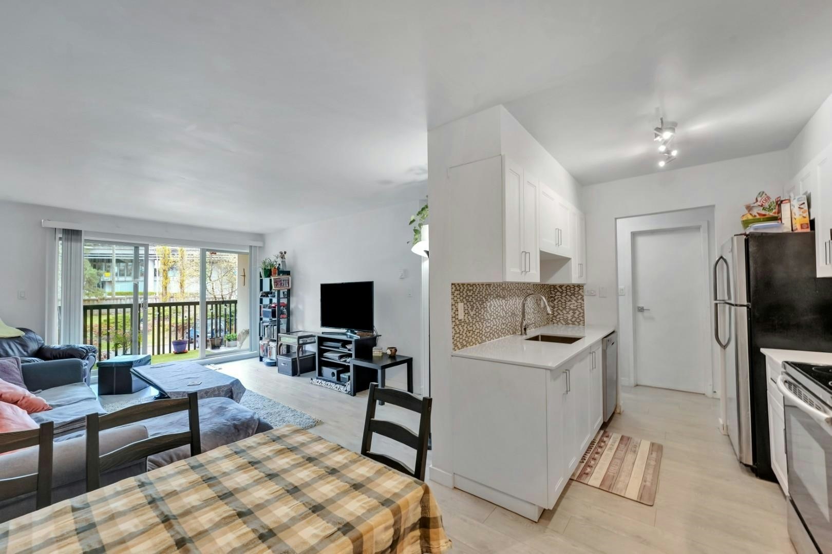 304-9847 Manchester Drive, Burnaby, BC, V3N 4P4