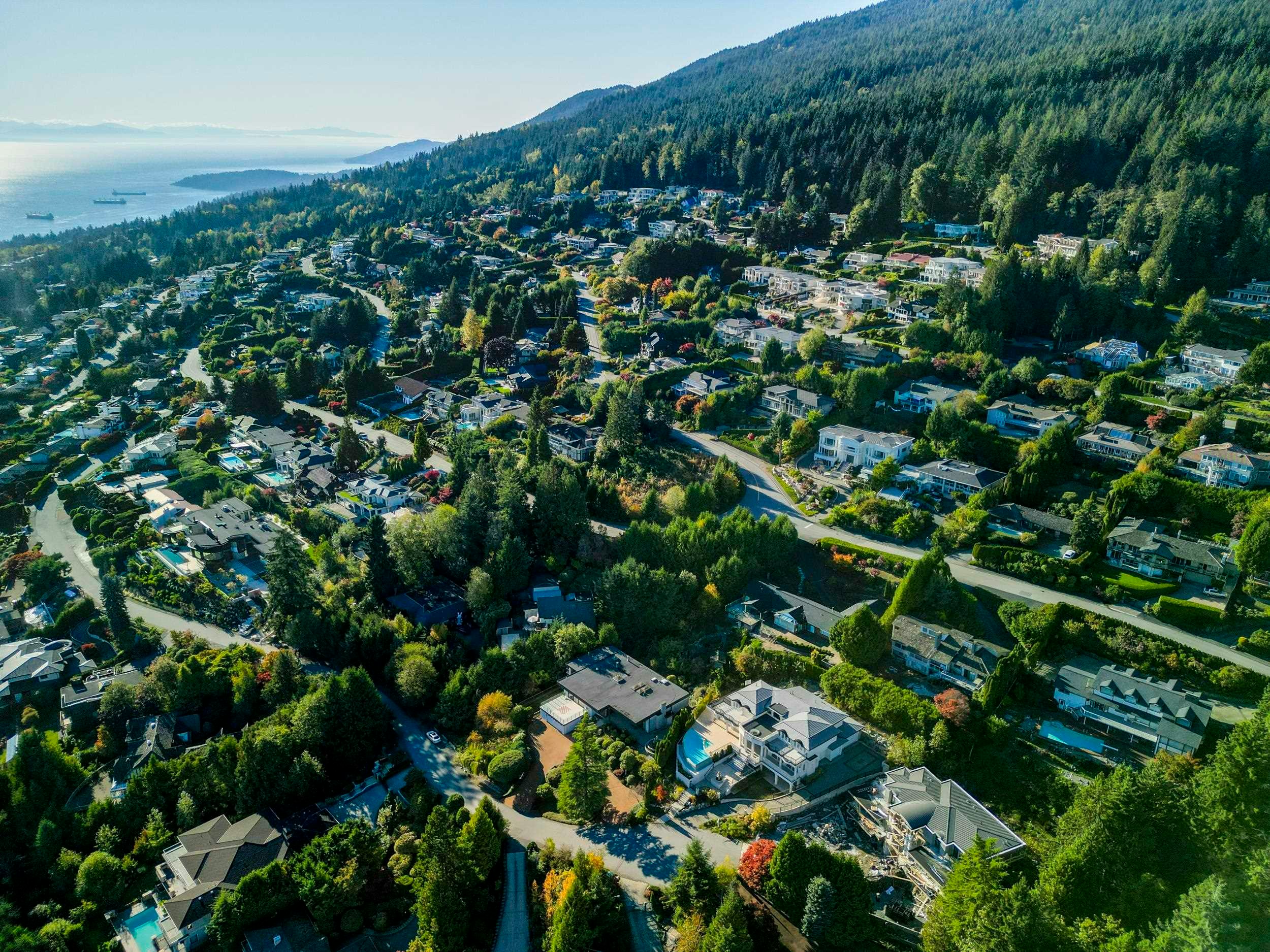 1439 Sandhurst Place, West Vancouver, BC, V7X 2P4 - 39
