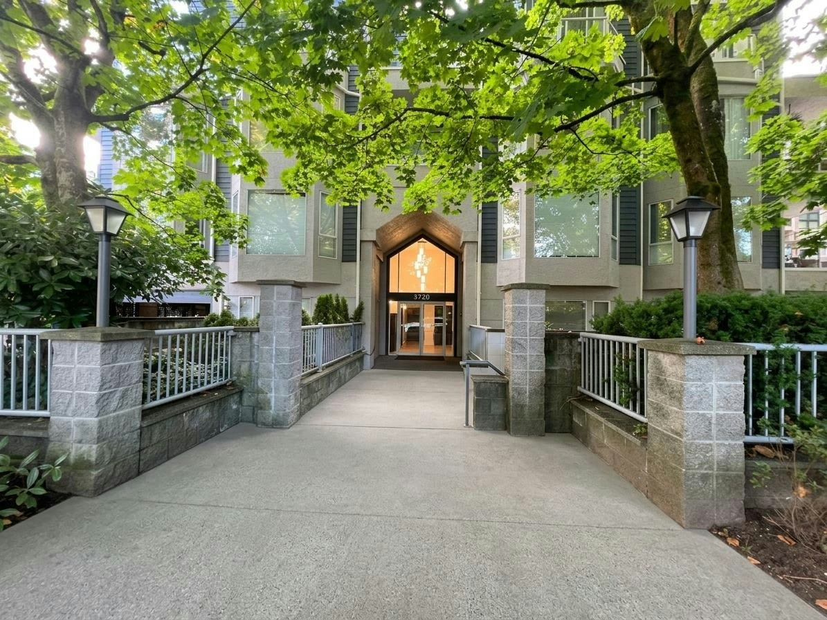 203-3720 W 8th Avenue, Vancouver, BC, V6R 1Z3