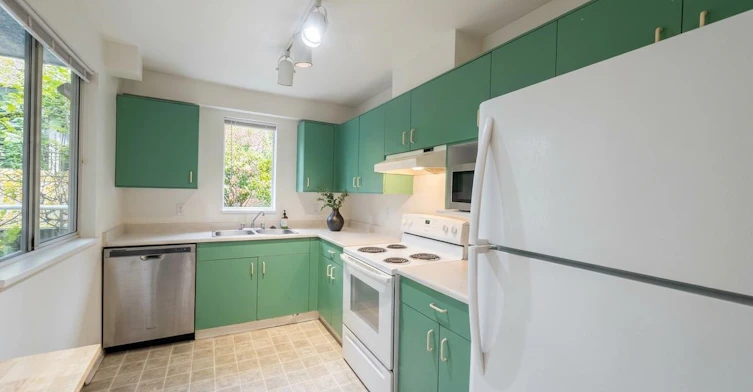 203-3720 W 8th Avenue, Vancouver, BC, V6R 1Z3 - 2