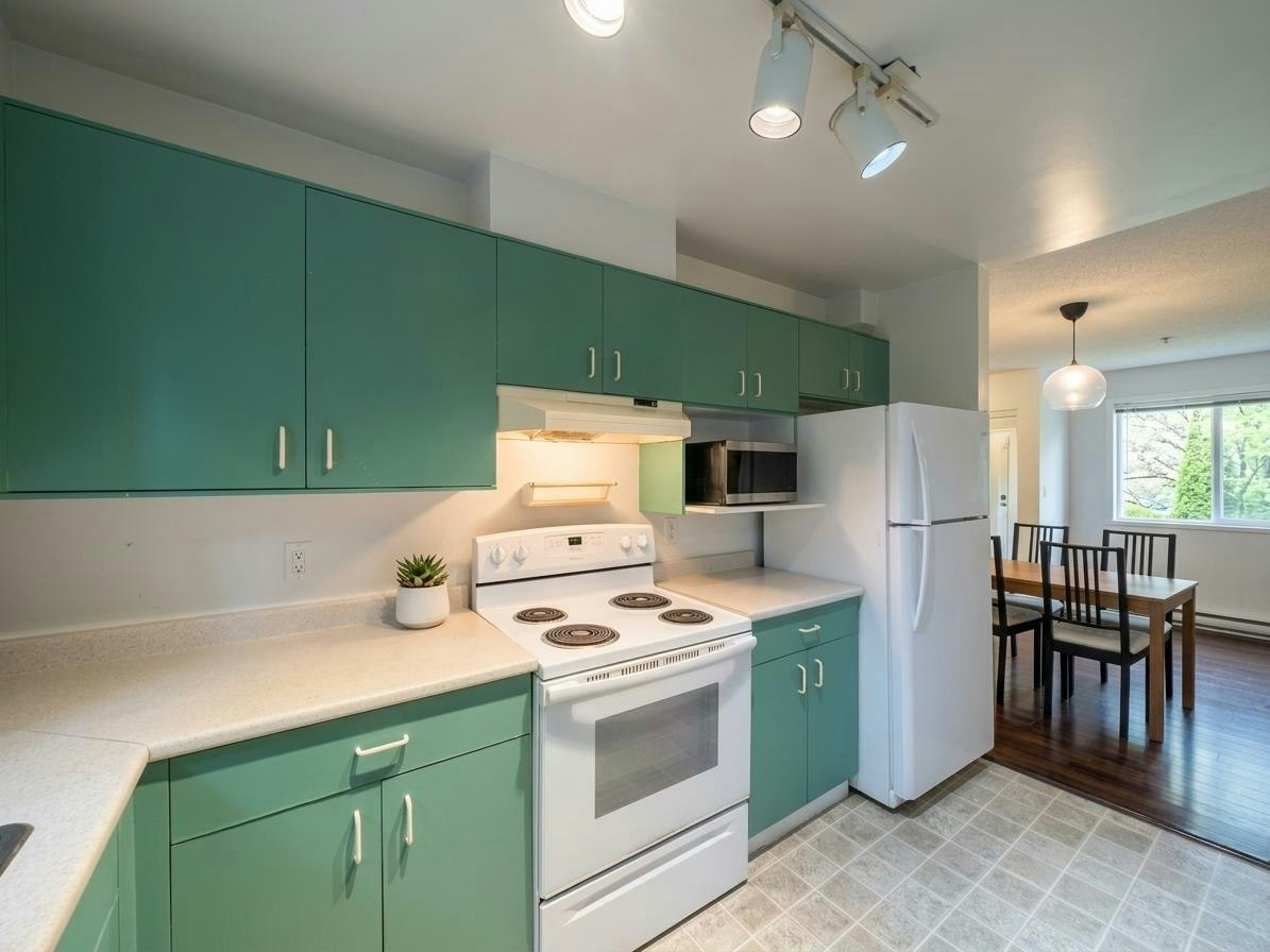 203-3720 W 8th Avenue, Vancouver, BC, V6R 1Z3 - 3