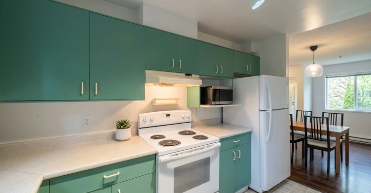 203-3720 W 8th Avenue, Vancouver, BC, V6R 1Z3 - 3