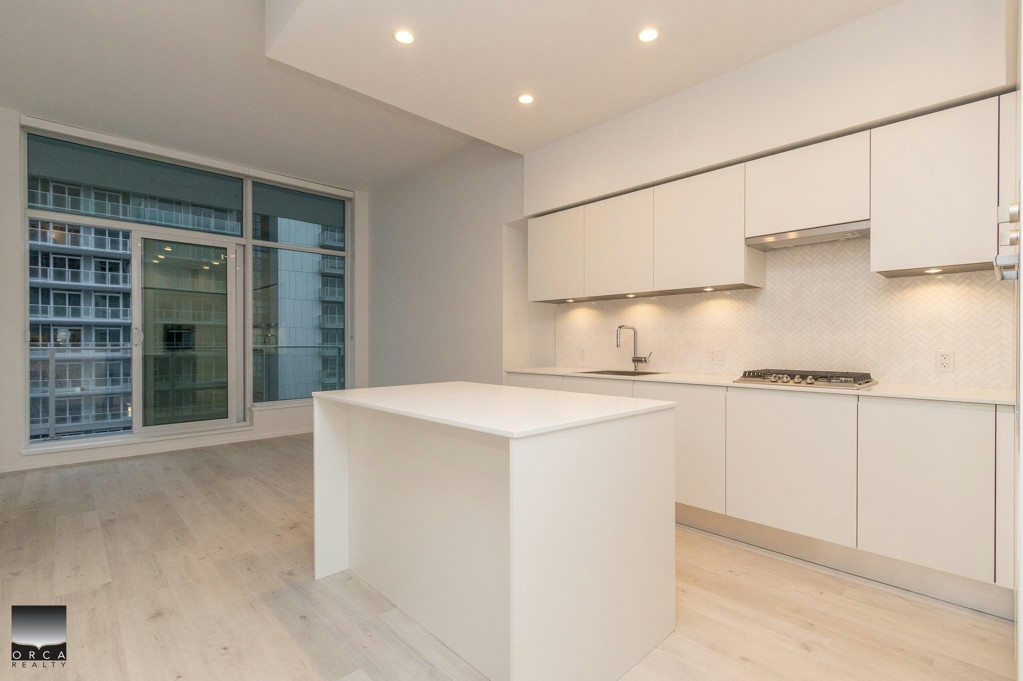 4211-3833 Evergreen Place, Burnaby, BC, V3J 0M2 - 2