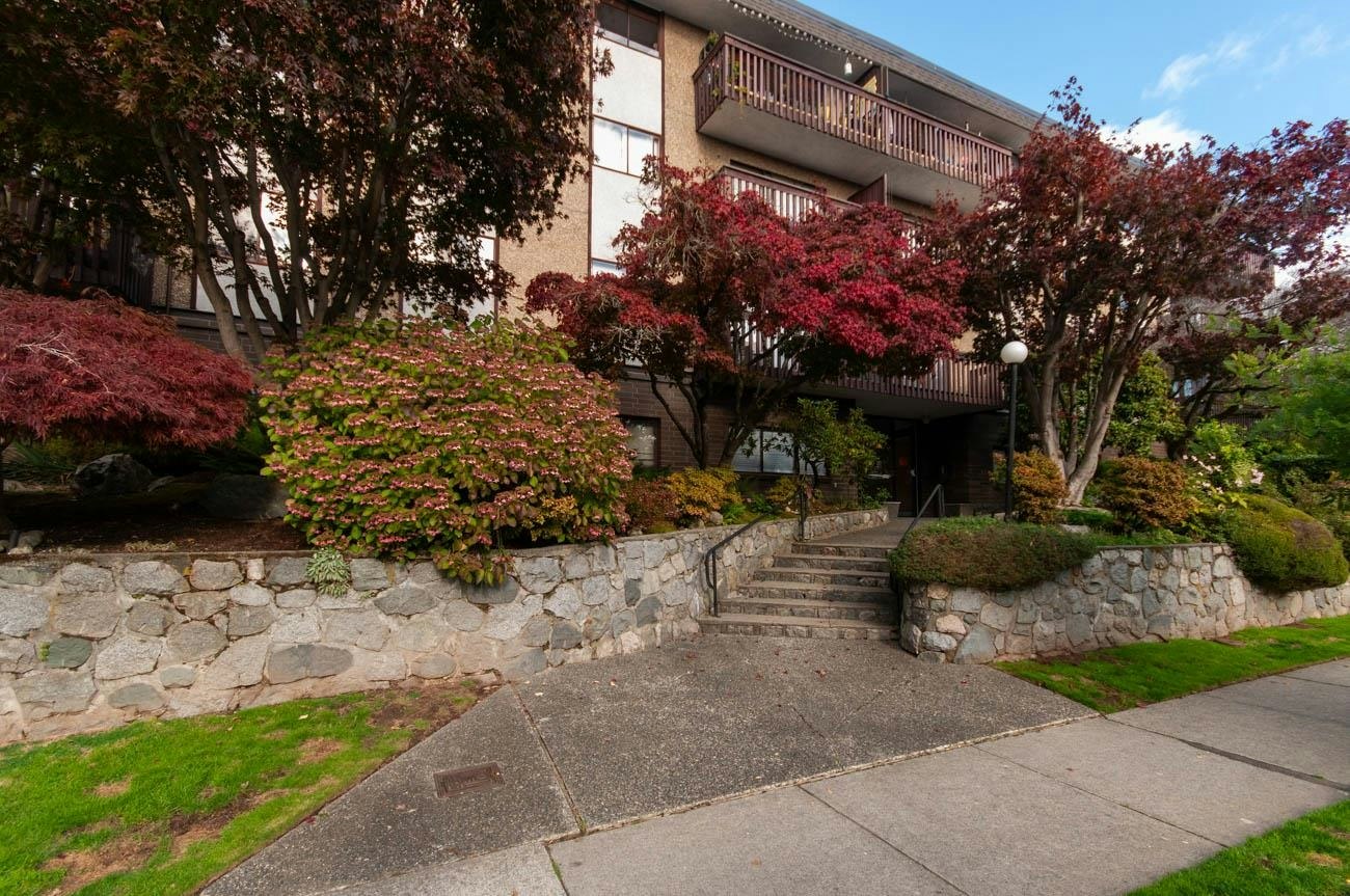 210-120 E 4th, North Vancouver, BC, V7L 1H6 - 3