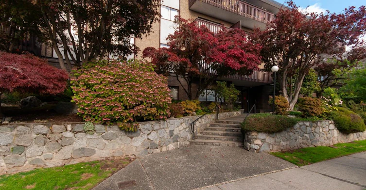 210-120 E 4th, North Vancouver, BC, V7L 1H6 - 3