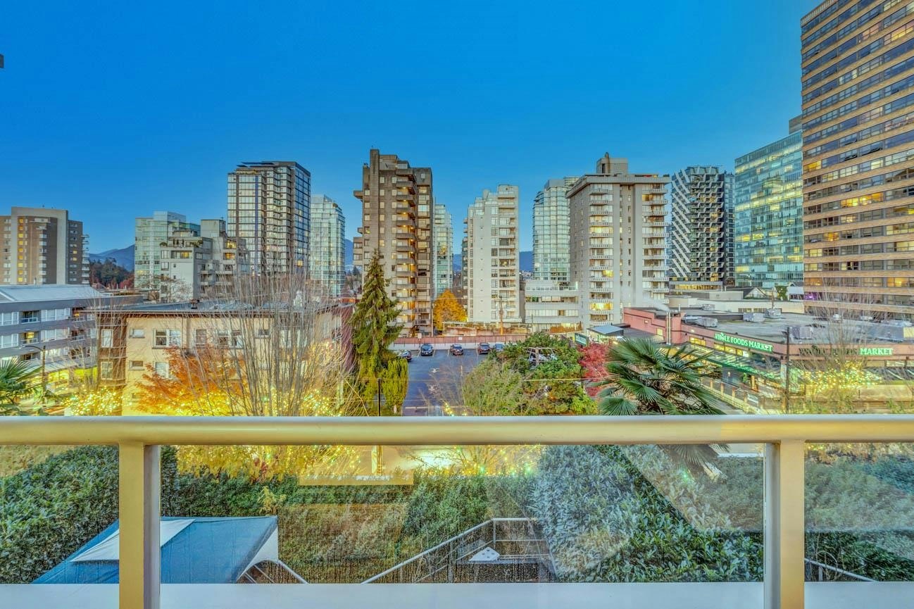 PH5-1688 Robson Street, Vancouver, BC, V6G 1C7 - 32