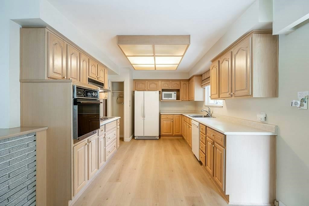 8140 Hunter Street, Burnaby, BC, V5A 2B9 - 3