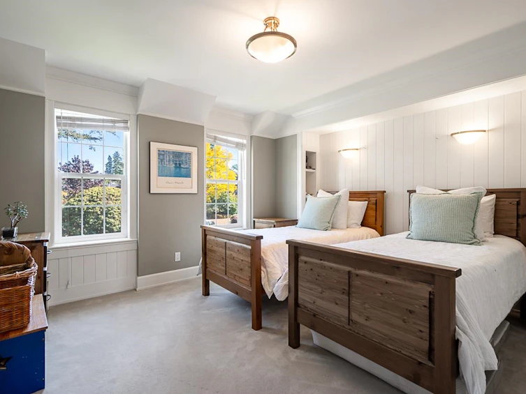 13761 22a Avenue, Surrey, BC, V4A 9V8 - 13