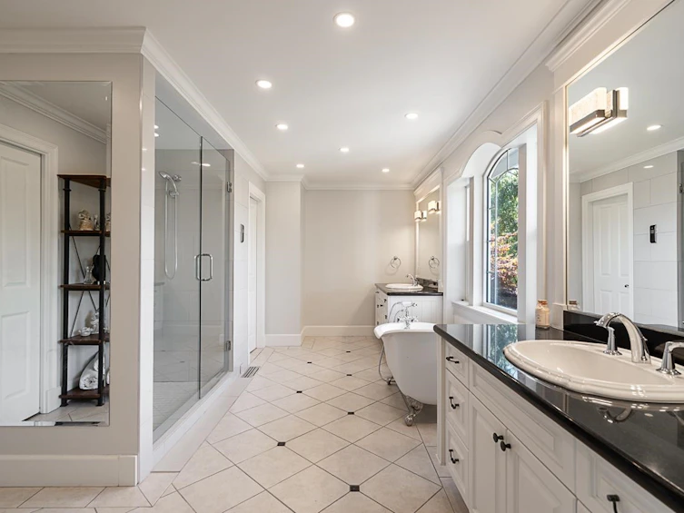 13761 22a Avenue, Surrey, BC, V4A 9V8 - 11