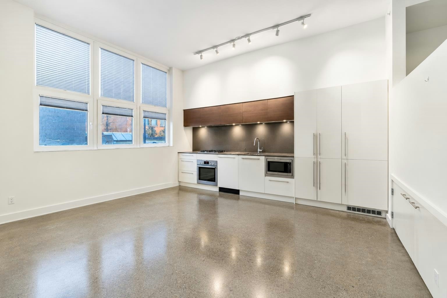 208-150 E Cordova Street - 3