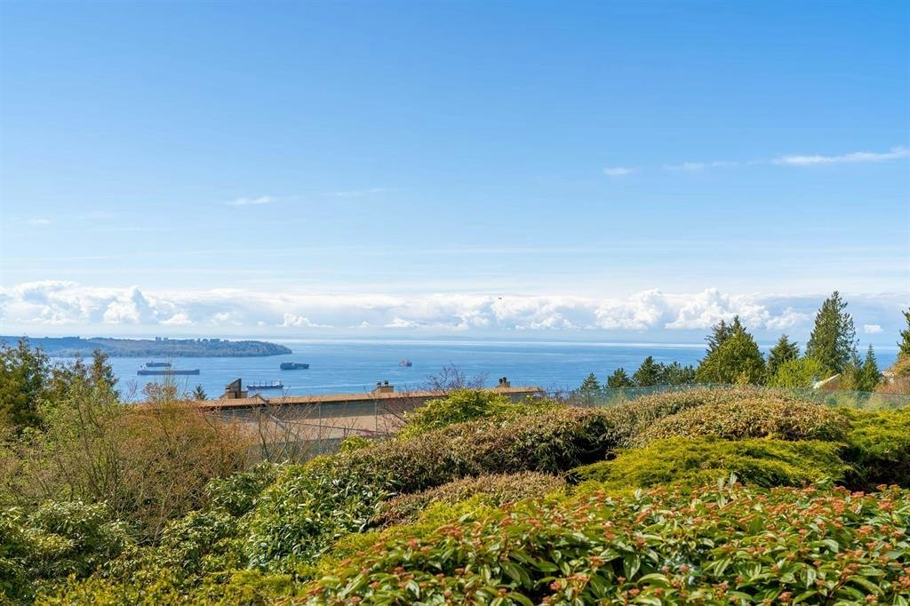 14-2246 Folkestone Way, West Vancouver, BC, V7S 2X7