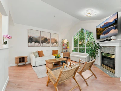308-1150 Lynn Valley Road - 3