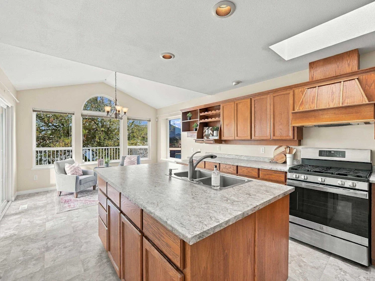 6375 187a Street, Surrey, BC, V3S 7W2 - 5