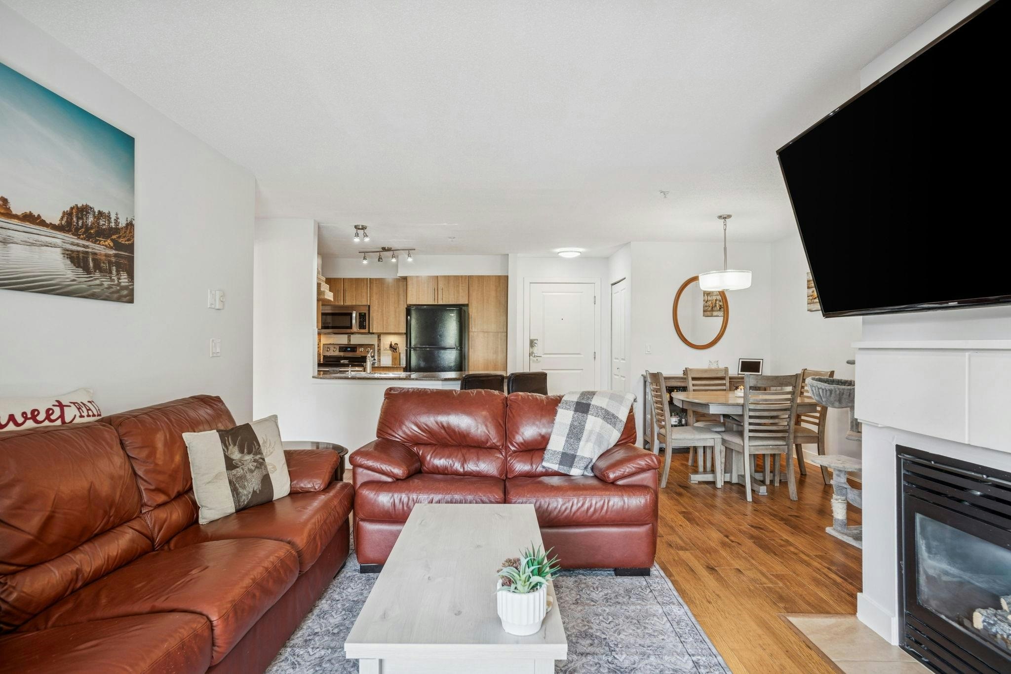 305-12020 207a Street - 3