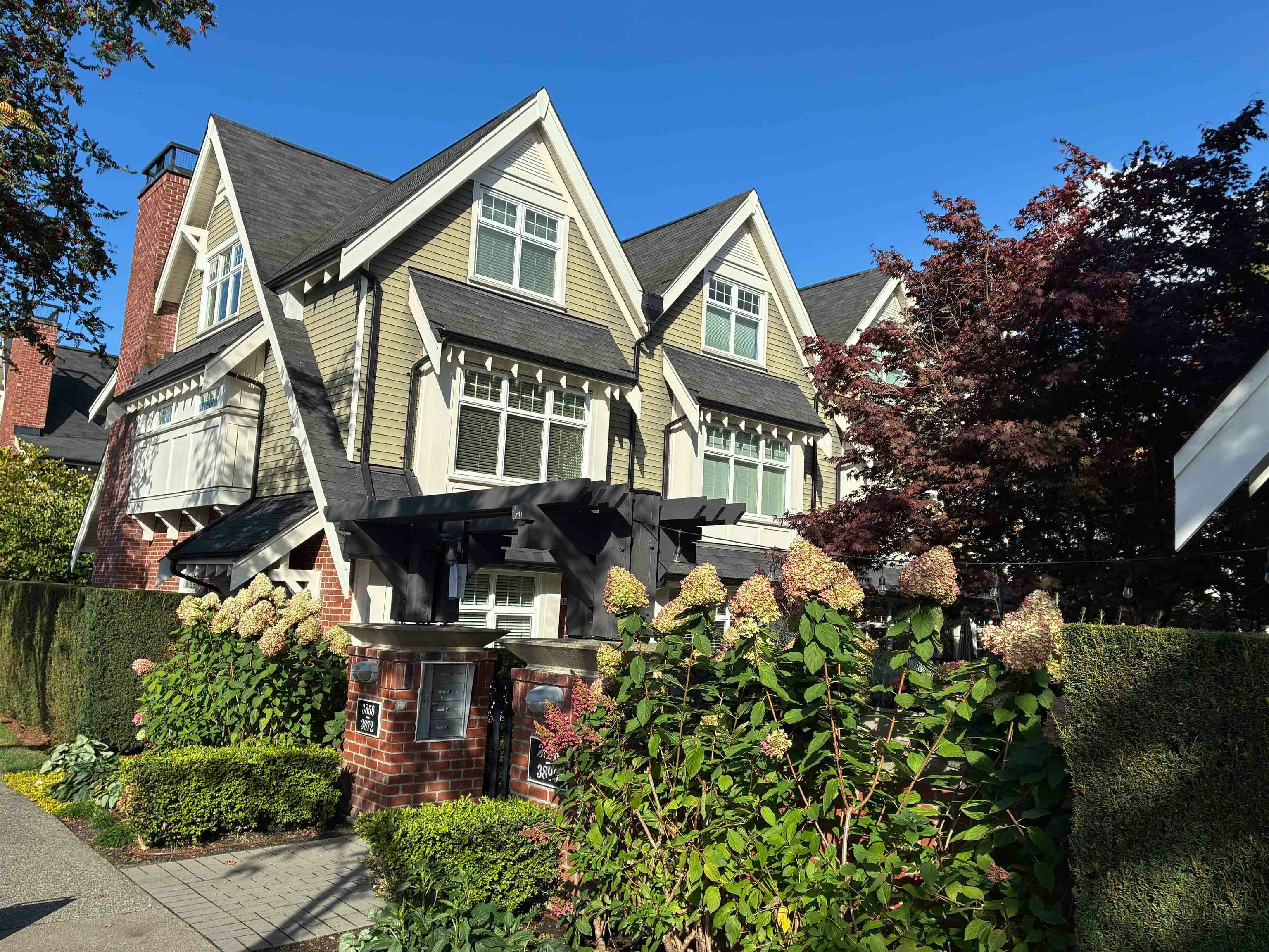 3826 Welwyn Street, Vancouver, BC, V5N 3Y9
