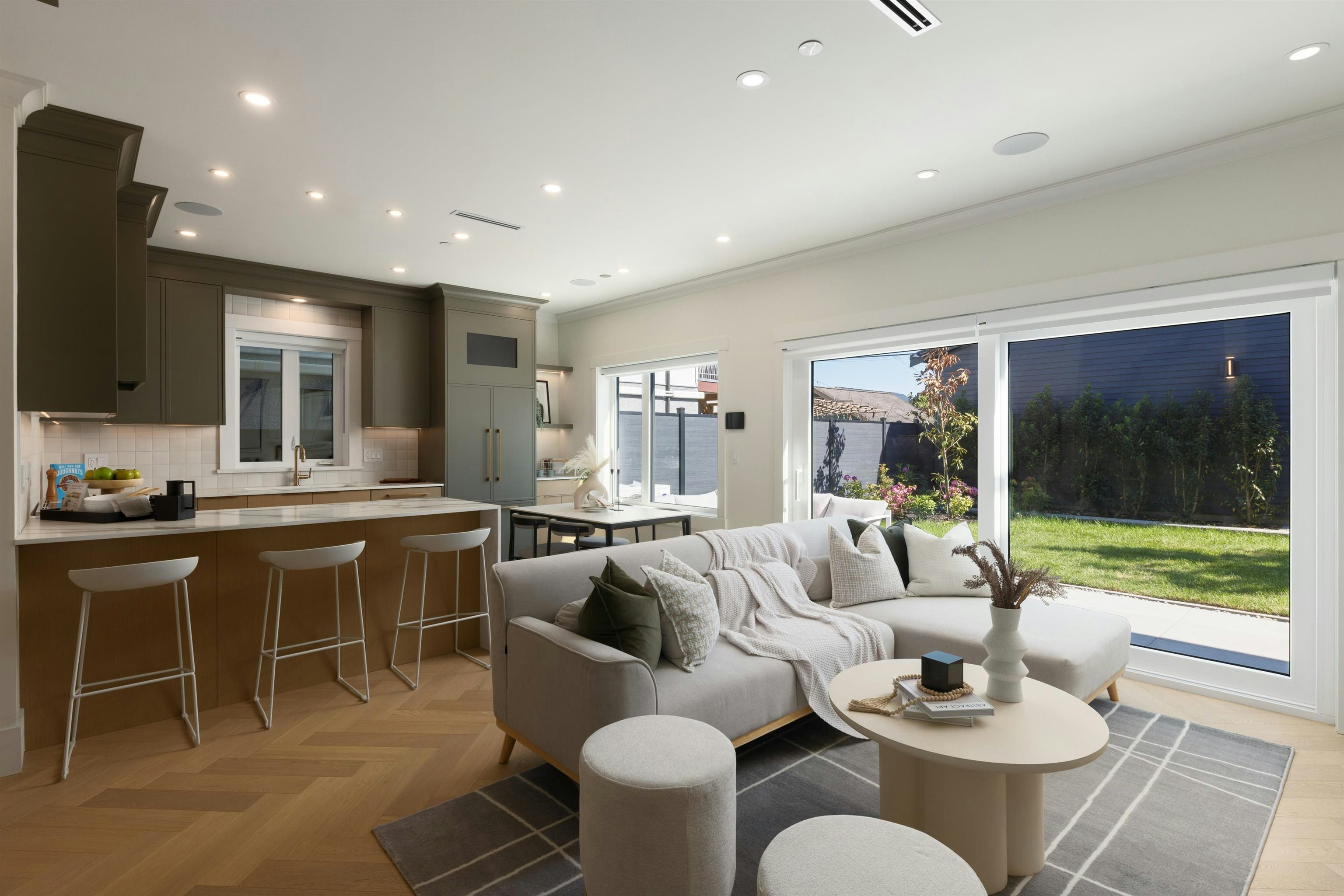 2-258 E 19 Avenue - 3