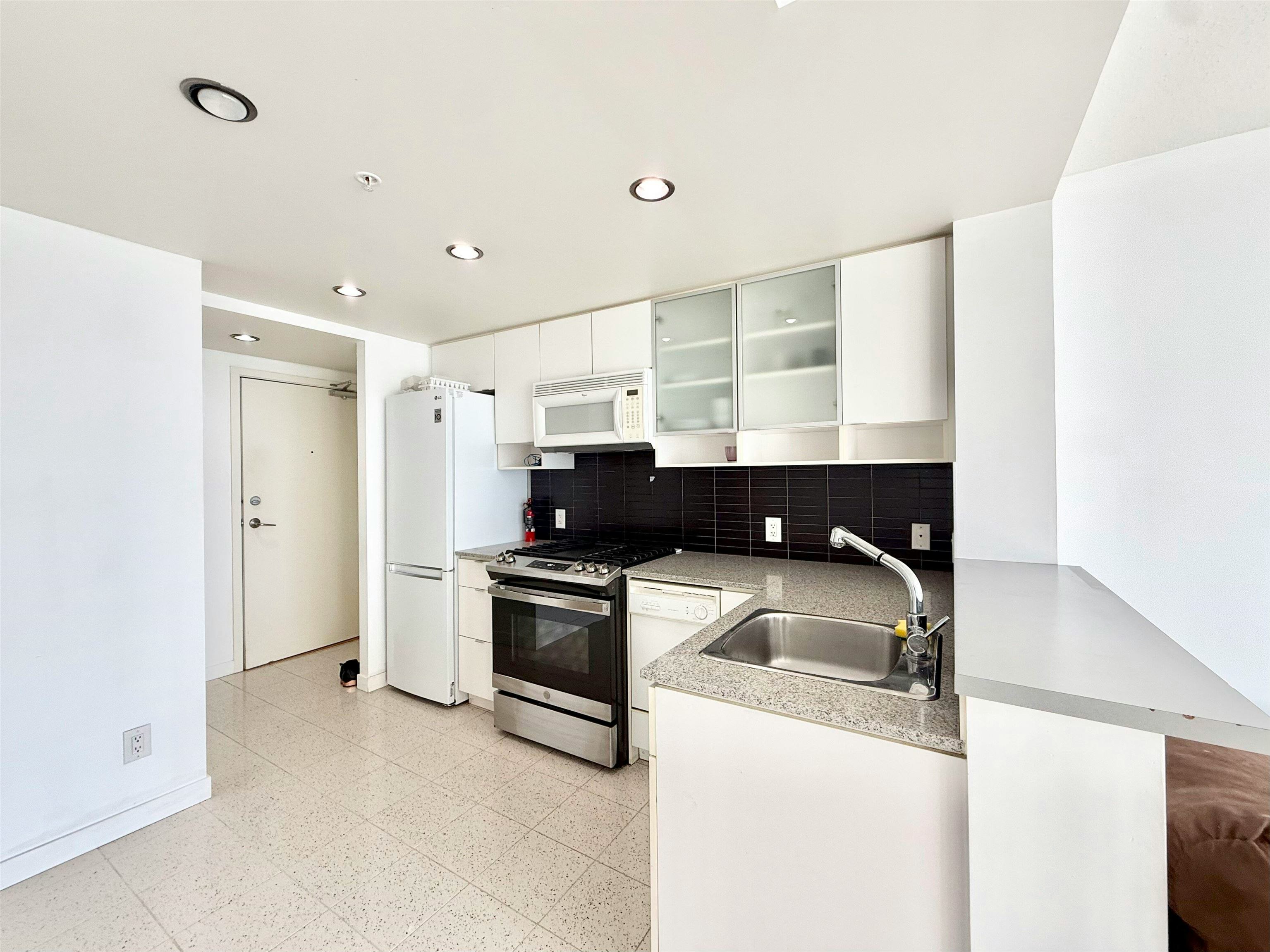2501-939 Expo Boulevard, Vancouver, BC, V6Z 3G7 - 2