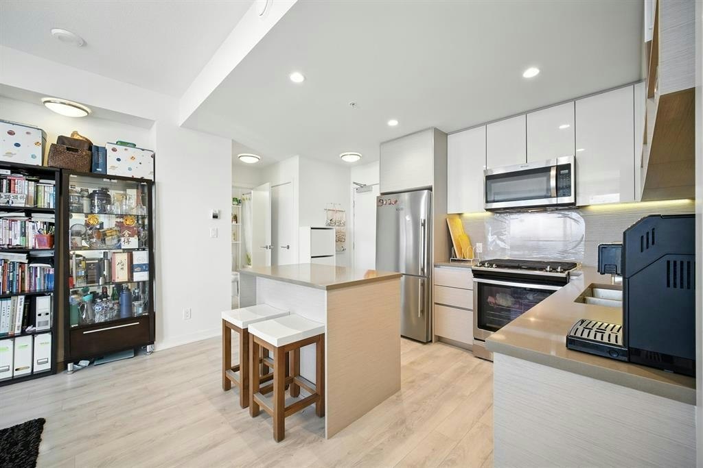 11xx-8850 University Crescent, Burnaby, BC, V5A 0C8 - 2