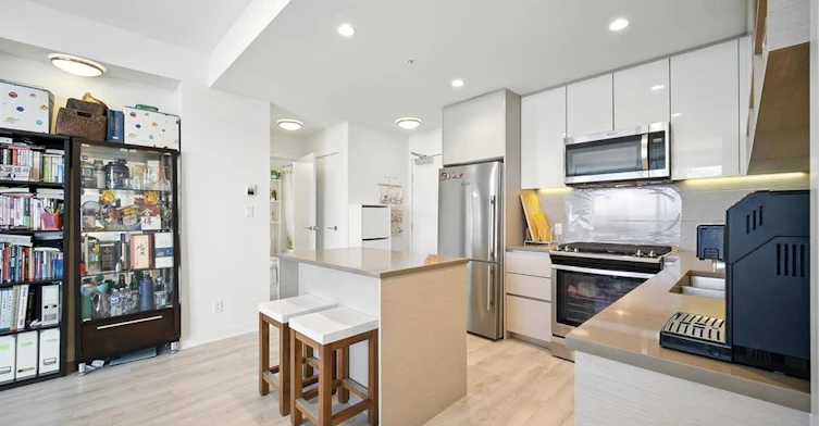 11xx-8850 University Crescent, Burnaby, BC, V5A 0C8 - 2