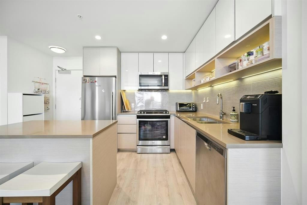11xx-8850 University Crescent, Burnaby, BC, V5A 0C8
