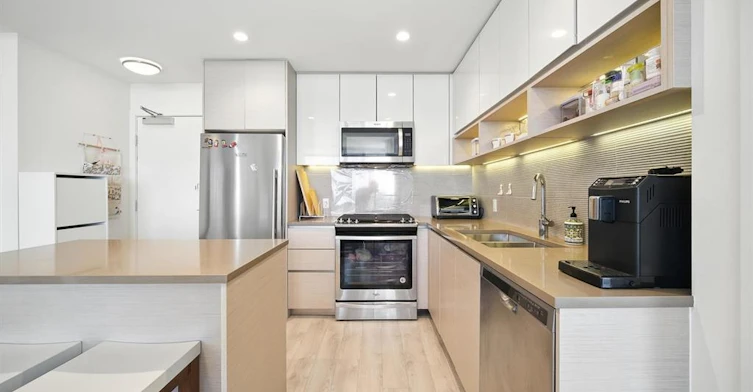 11xx-8850 University Crescent, Burnaby, BC, V5A 0C8