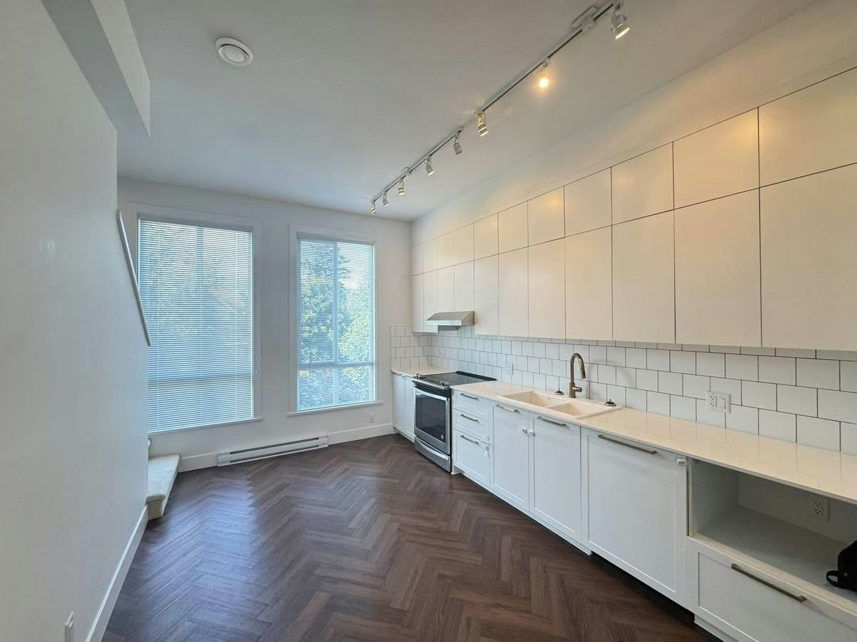15828 27 Ave, Surrey, BC, V3Z 0X4 - 2