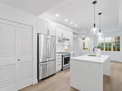 120-720 Robinson Street - 5