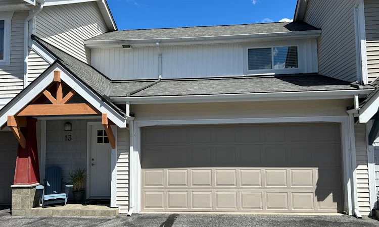 13-1821 Willow Crescent