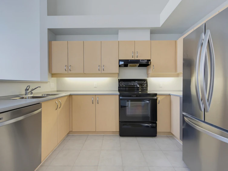 423-10866 City Parkway, Surrey, BC, V3T 5W9 - 5