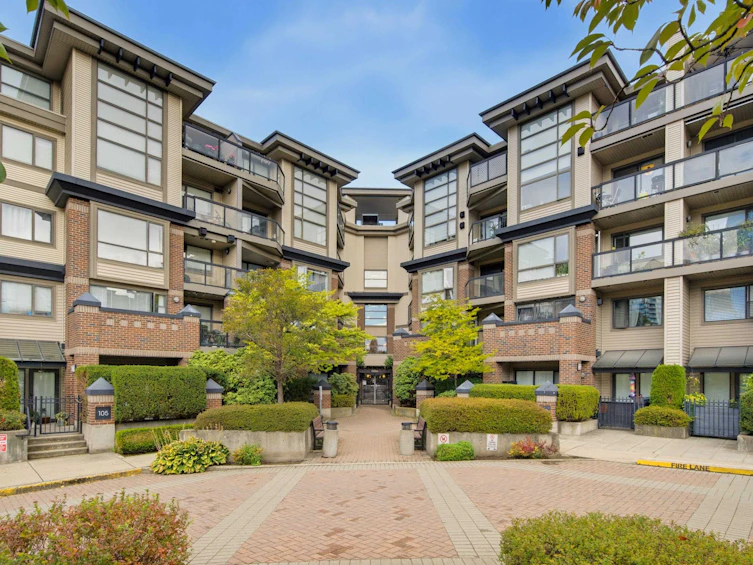 423-10866 City Parkway, Surrey, BC, V3T 5W9
