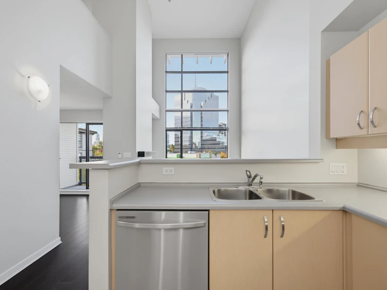 423-10866 City Parkway, Surrey, BC, V3T 5W9 - 8