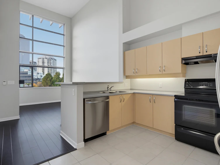 423-10866 City Parkway, Surrey, BC, V3T 5W9 - 4