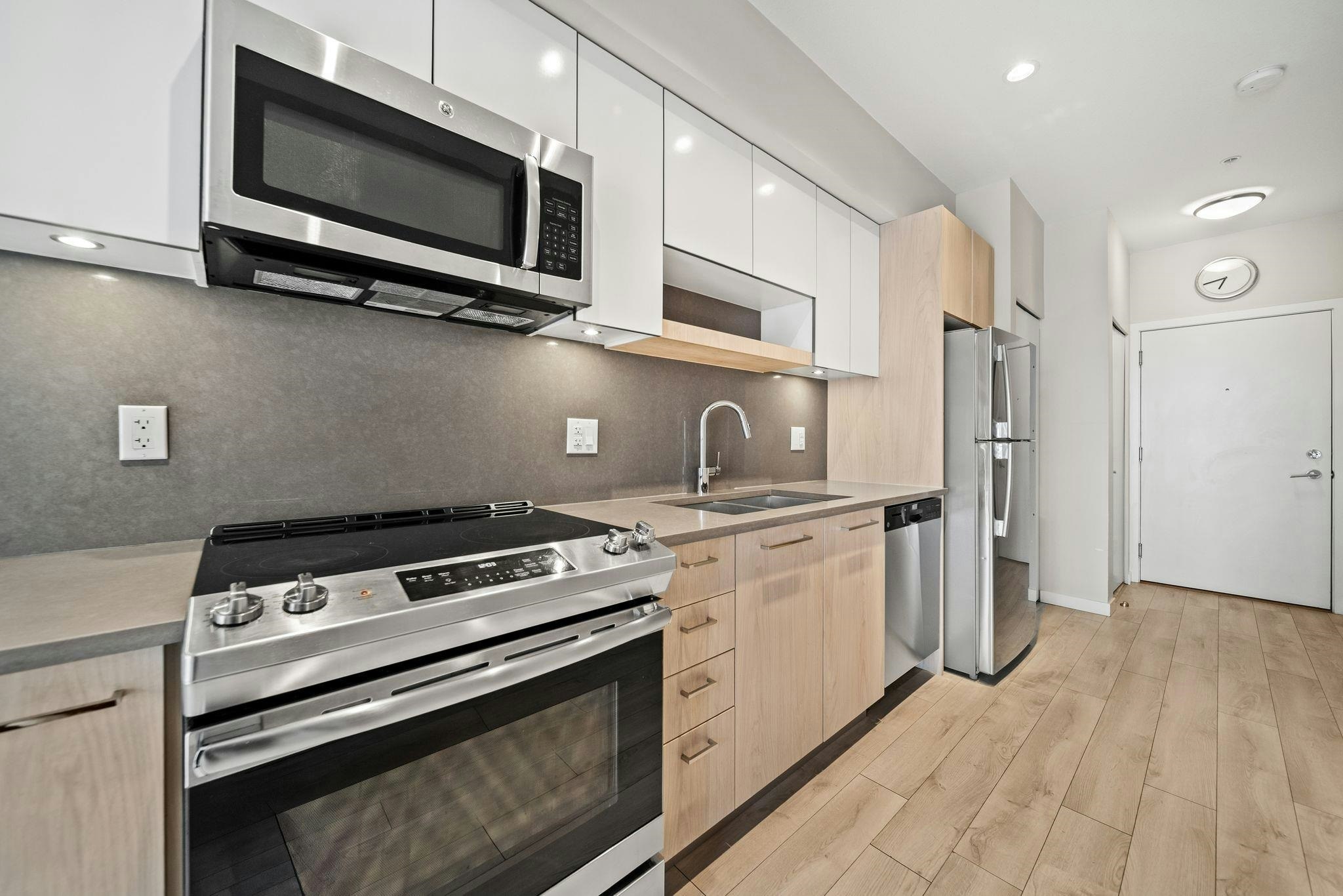303-13768 108 Avenue, Surrey, BC, V3T 0L9 - 11