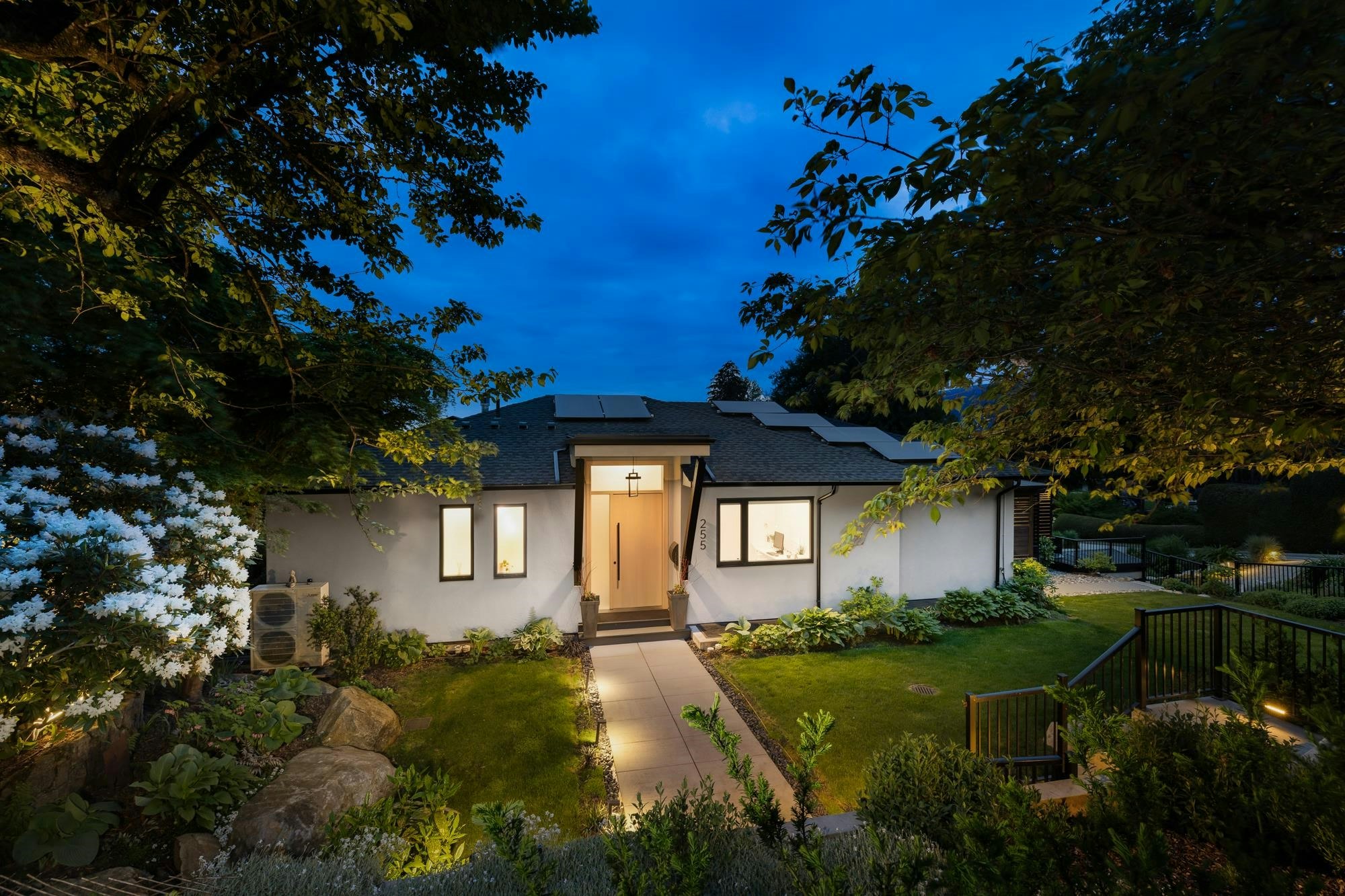 255 Sandringham Crescent, North Vancouver, BC, V7N 2R7 - 3