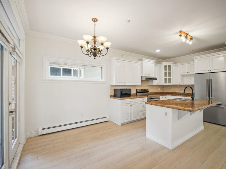 15554 Russell Avenue, Surrey, BC, V4B 2R3 - 16
